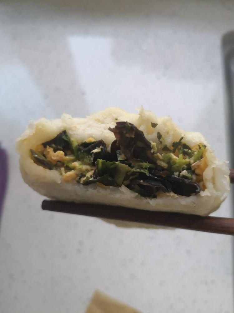 香喷喷的虾油菜包