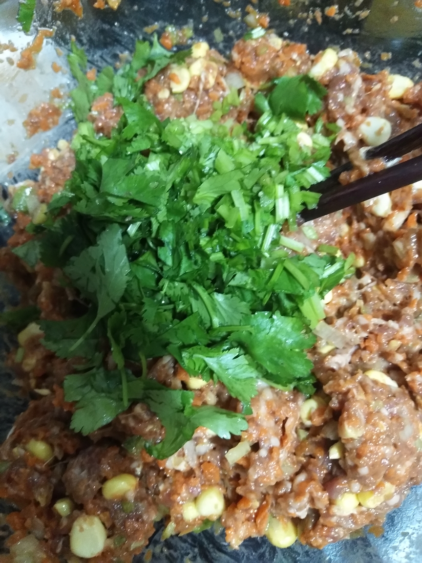 翡翠白菜饺子――羊肉胡萝卜馅的做法 步骤5