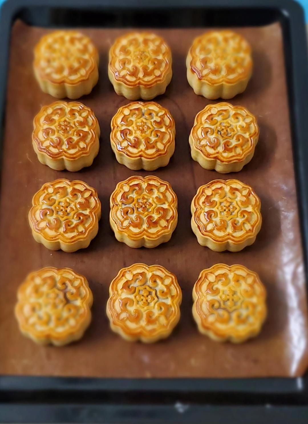 广式月饼—蛋黄莲蓉月饼