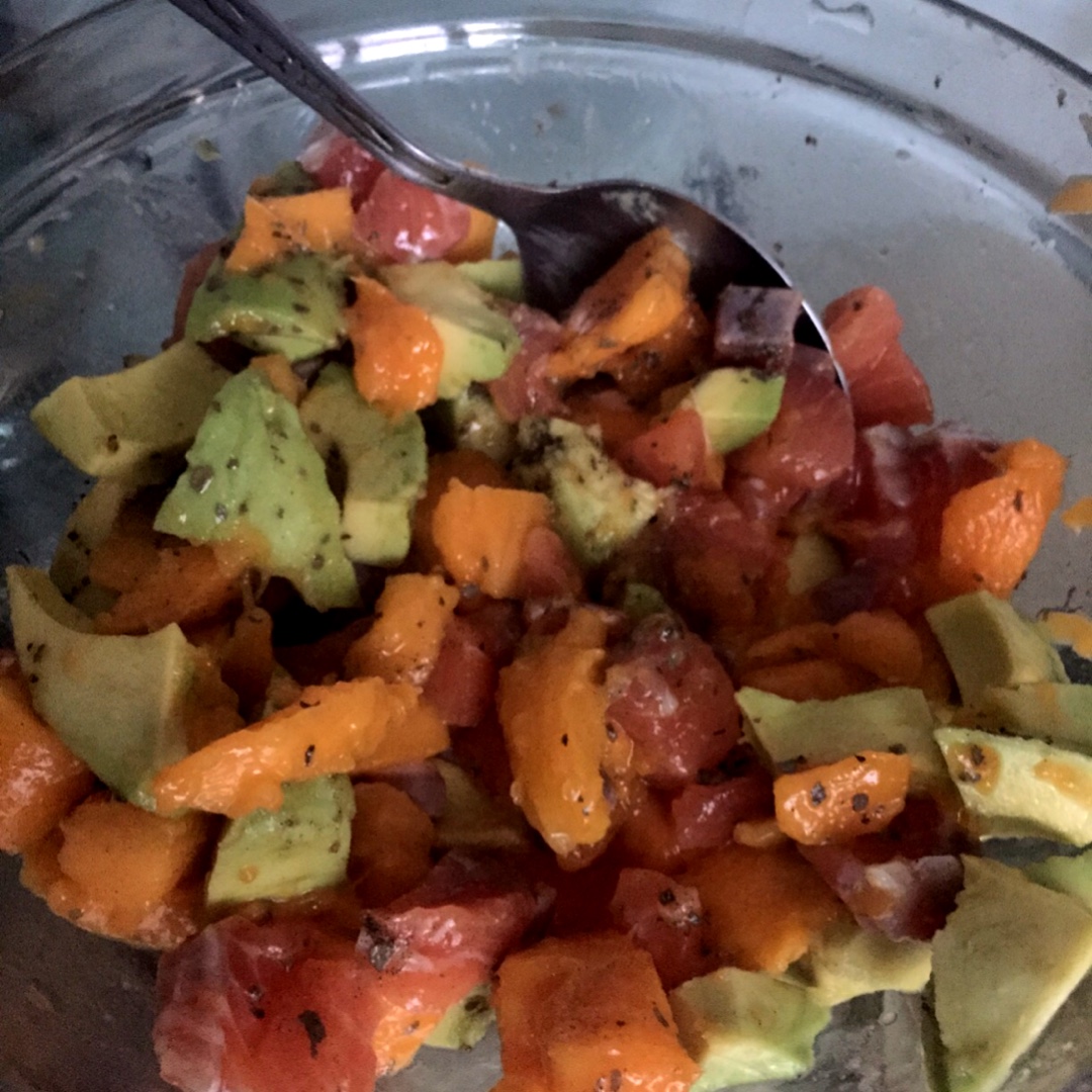 牛油果三文鱼芒果沙拉—轻食主义沙拉如命