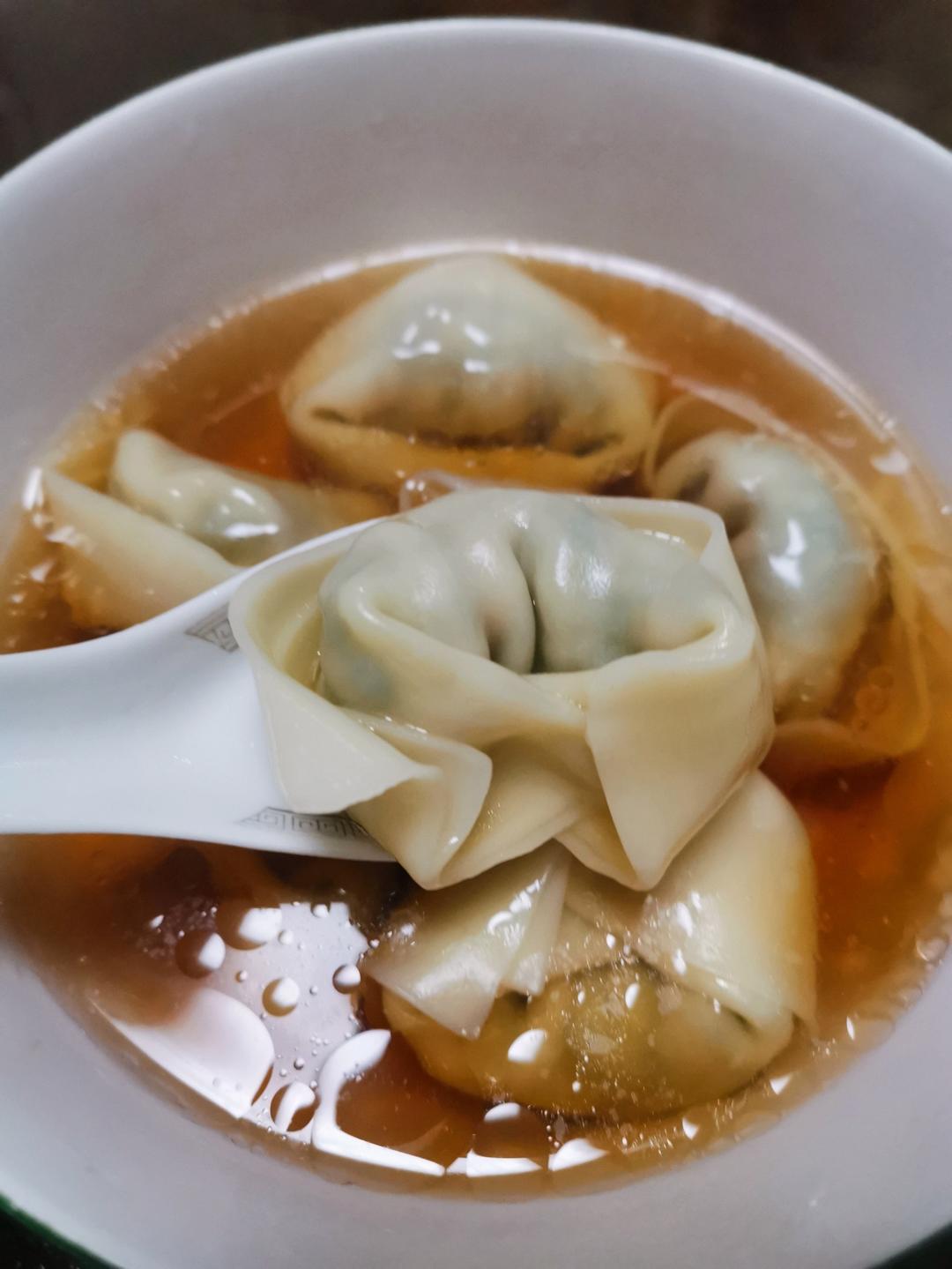 小狐狸jofz做的荠菜大馄饨