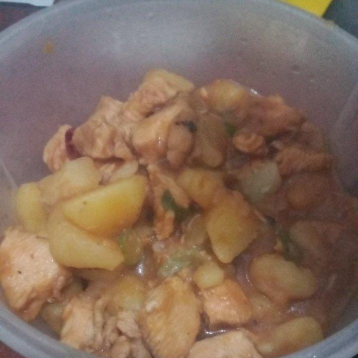 土豆鸡胸肉盖饭