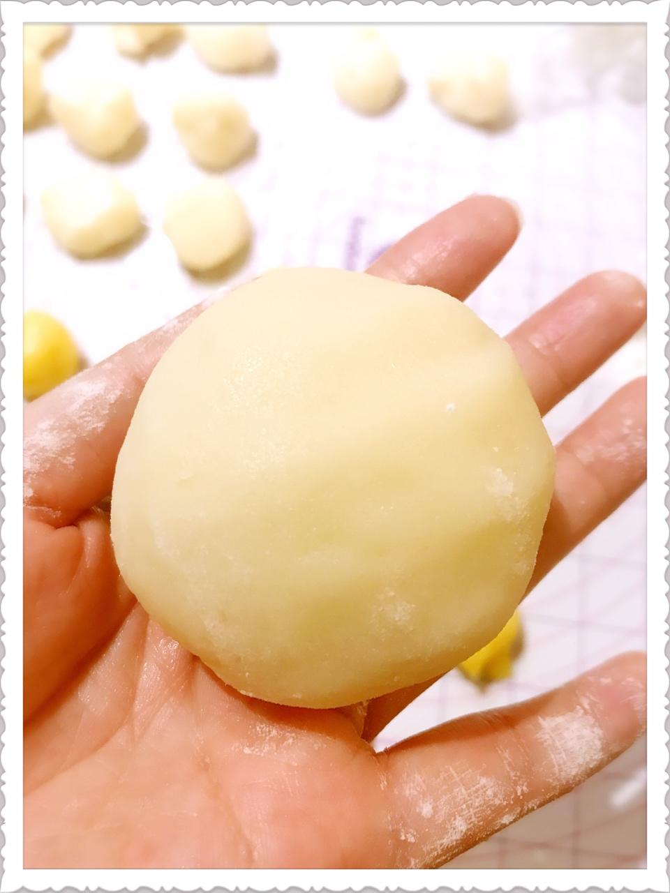 绝世好方！不开裂不粘手港式冰皮月饼（附奶黄馅做法）