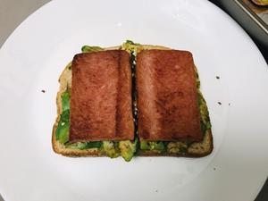 🥑牛油果/午餐肉/鸡蛋三明治的做法 步骤8