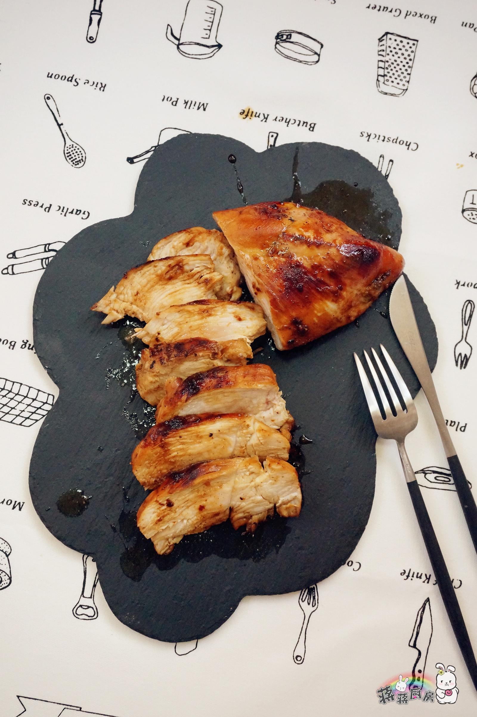 酷炫屌炸天好吃的煎鸡胸肉（香蒜蜂蜜煎鸡胸肉）的做法