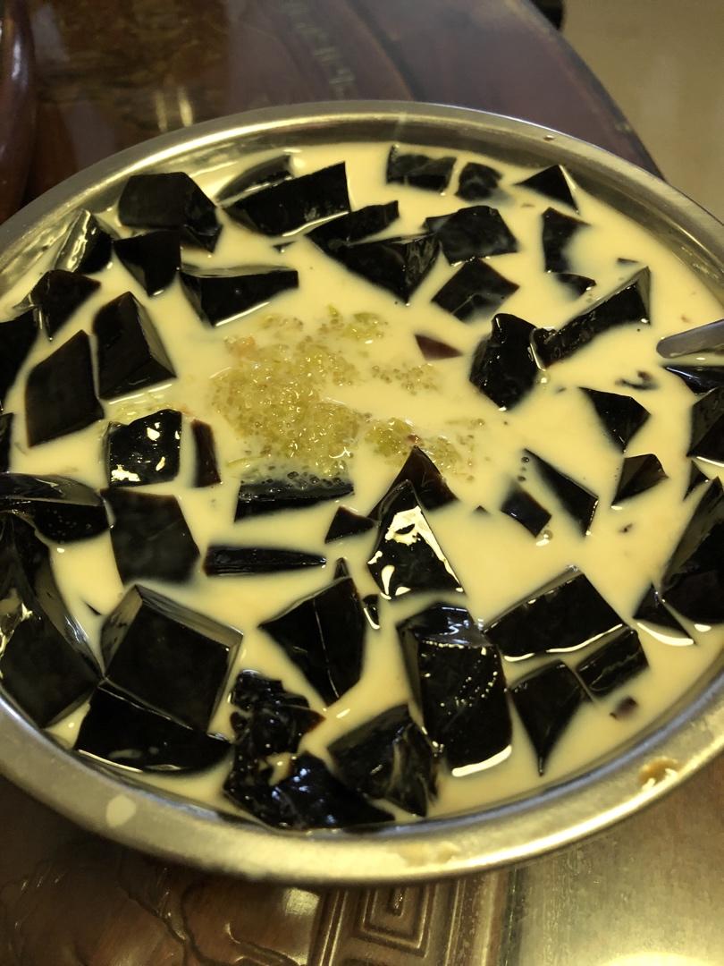 红豆牛奶龟苓膏