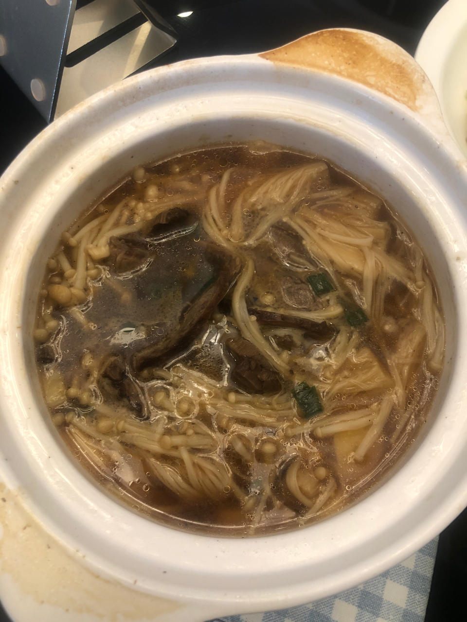 金针菇牛肉煲