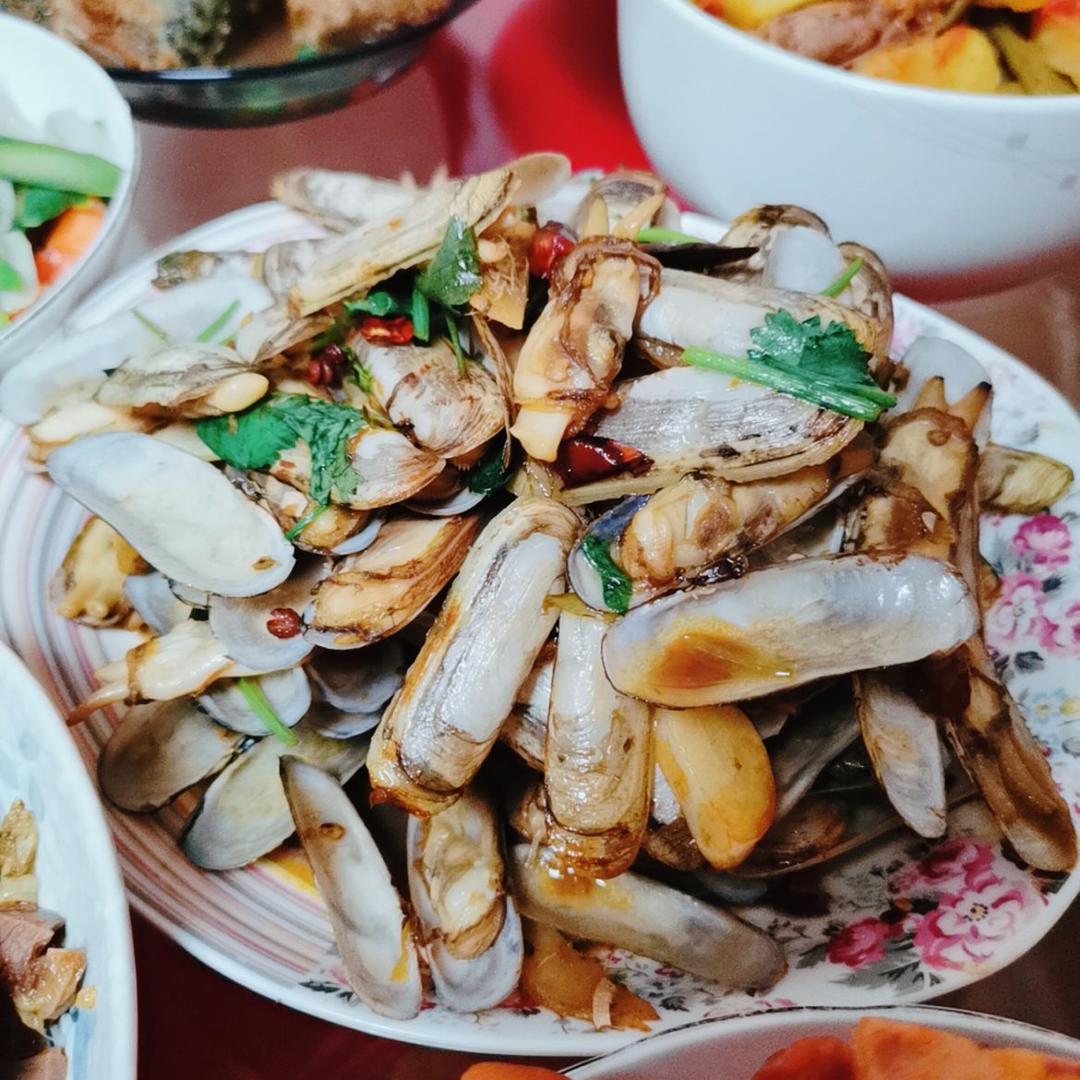 端上桌就被朋友们一抢而空！😱琳哥的爆炒蛏子王