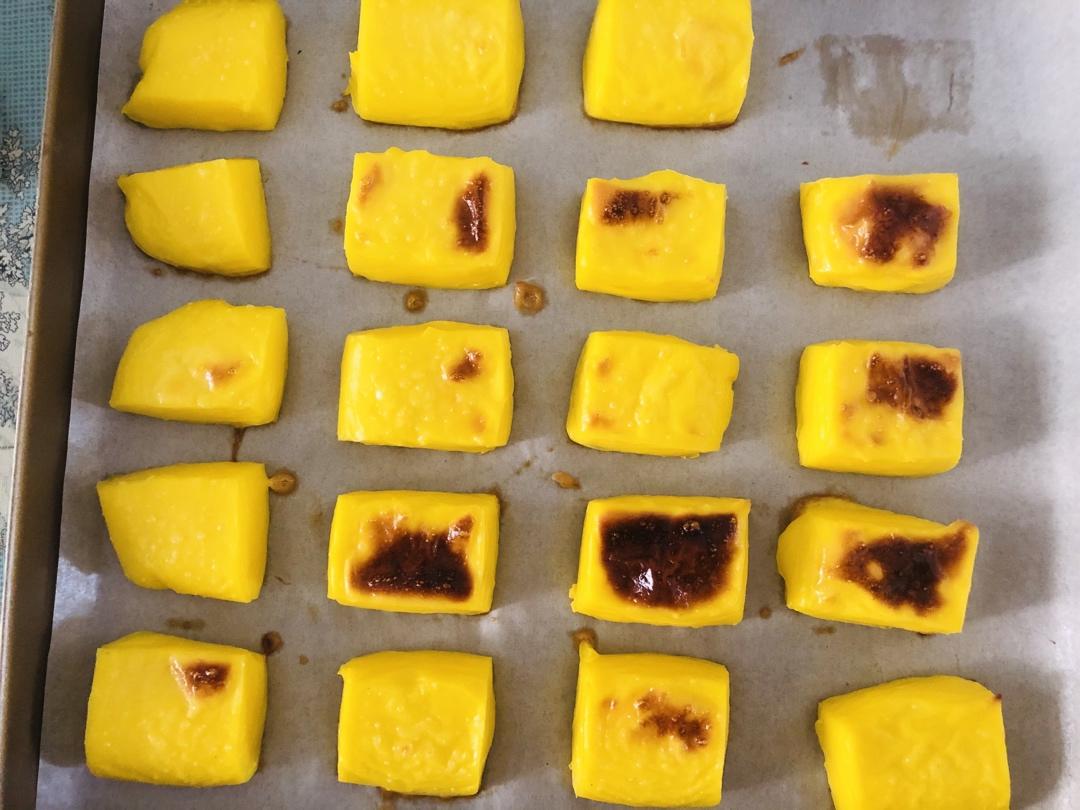 老板，麻烦来一份不要蛋挞皮的蛋挞，谢谢🤣消耗牛奶🥛的神仙吃法=烤蛋奶