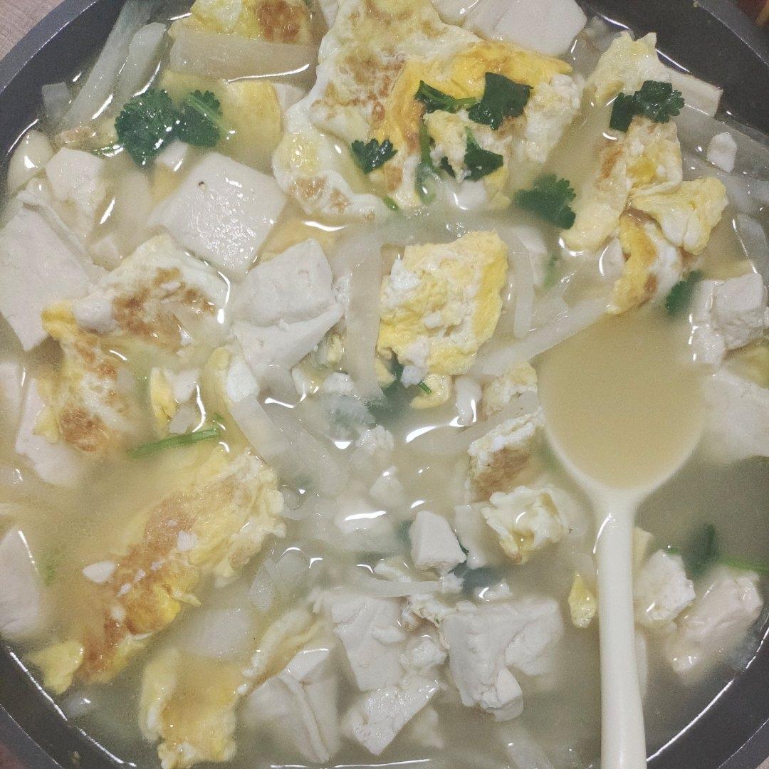 萝卜鸡蛋豆腐汤