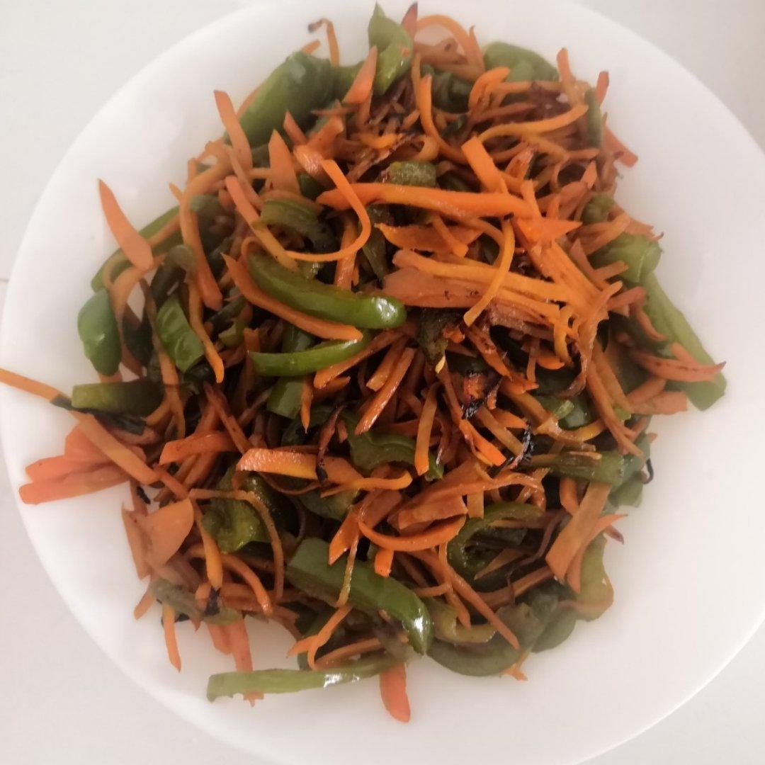 超下饭的！酸辣胡萝卜丝炒青椒