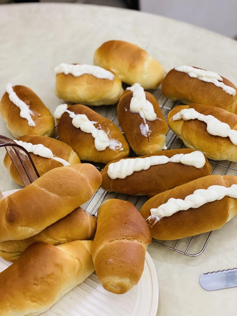 奶油夹心椰蓉面包