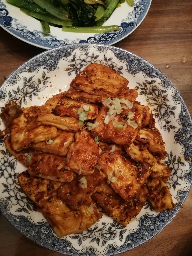 完胜路边摊：香煎孜然豆腐