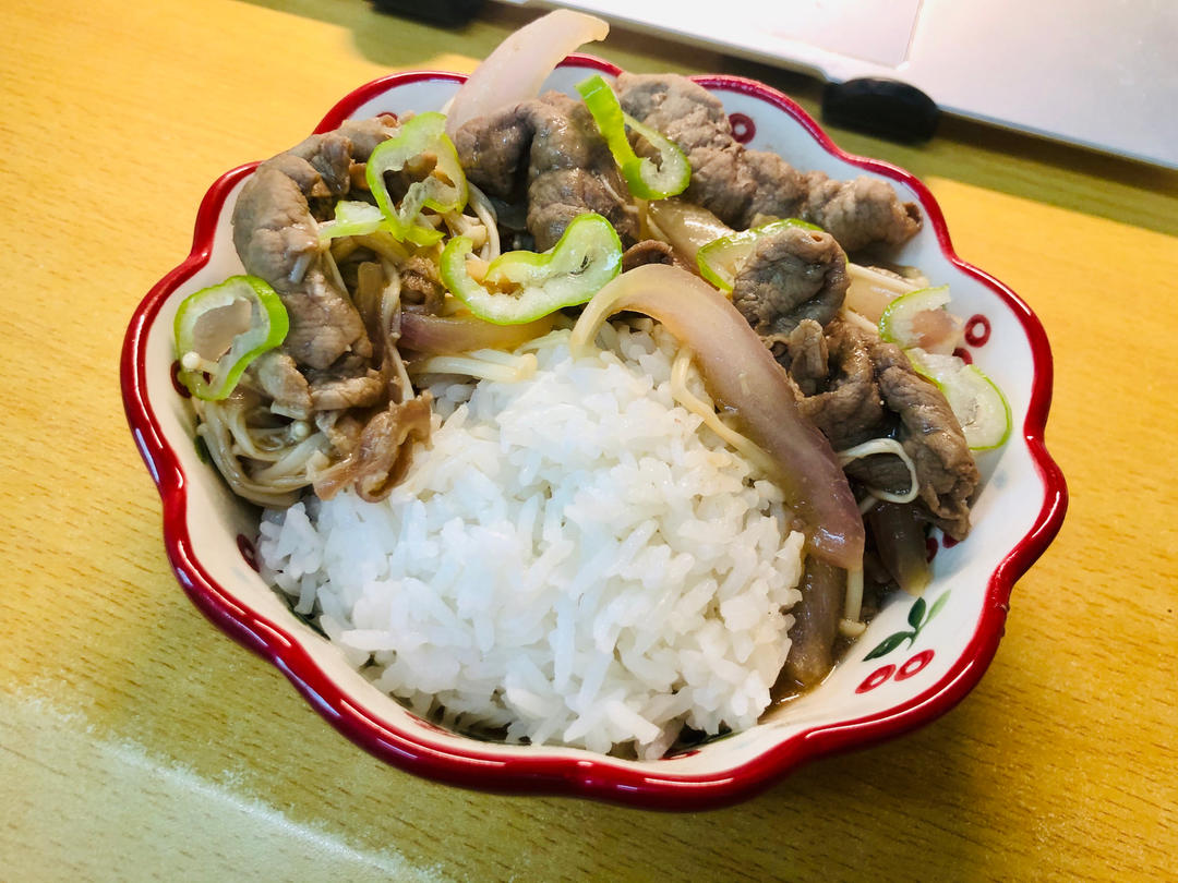 自制肥牛洋葱石锅拌饭