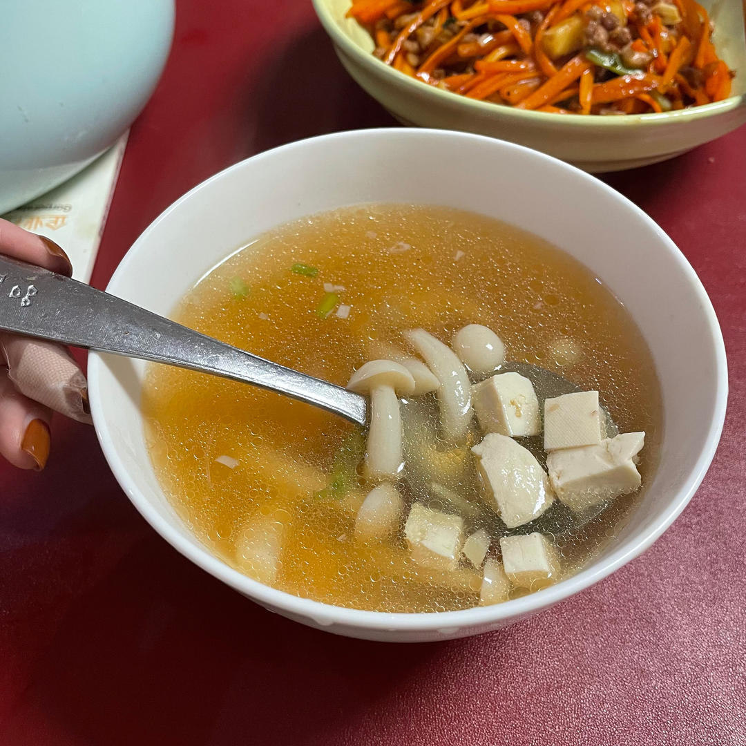 口蘑豆腐汤