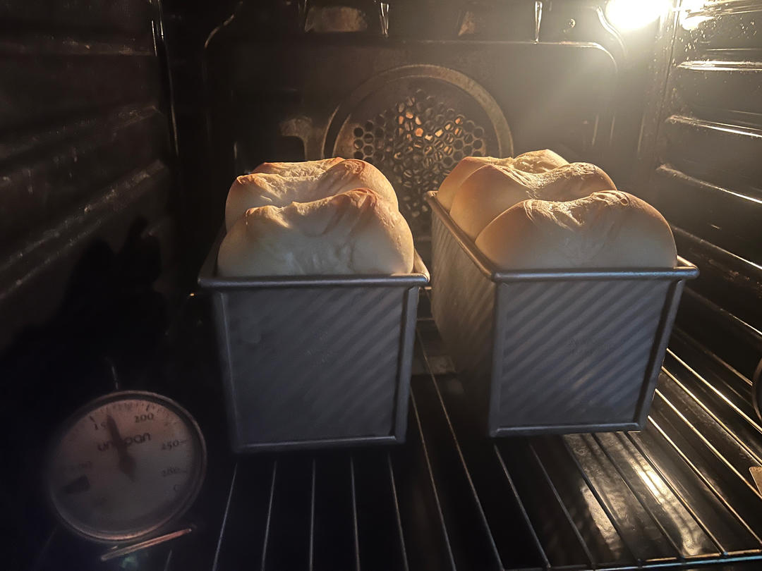 鲜奶液种超熟吐司