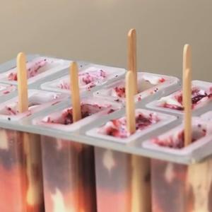 酸奶浆果 莓果popsicles（雪糕/冰棒）『译』的做法 步骤15