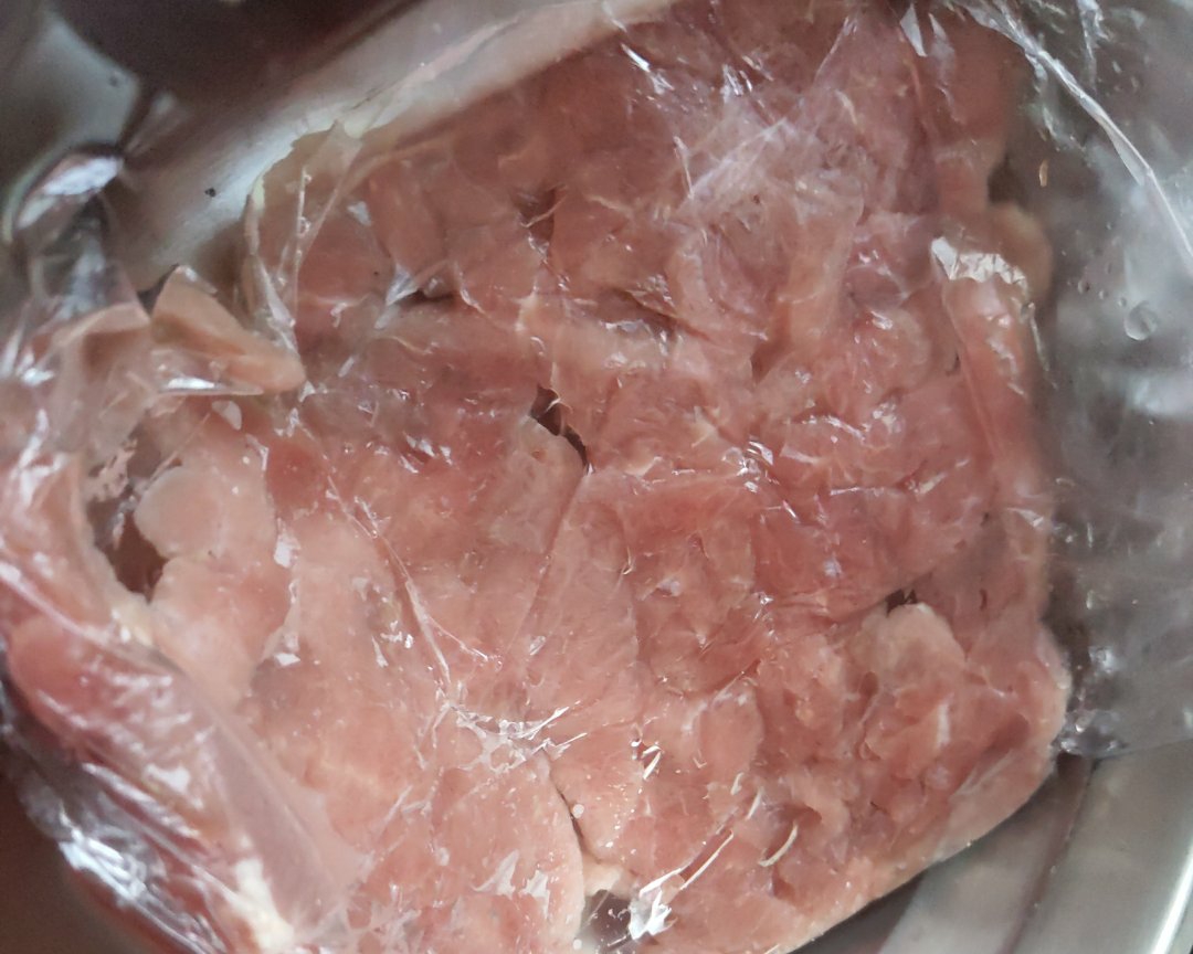 快速解冻猪肉鱼肉虾仁...的方法的做法 步骤3