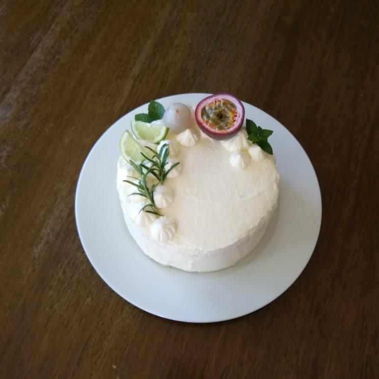 草莓奶油蛋糕/基础戚风胚，徒手脱模剖片及抹面挤花/「戚风及其衍生」烘焙视频蛋糕篇1