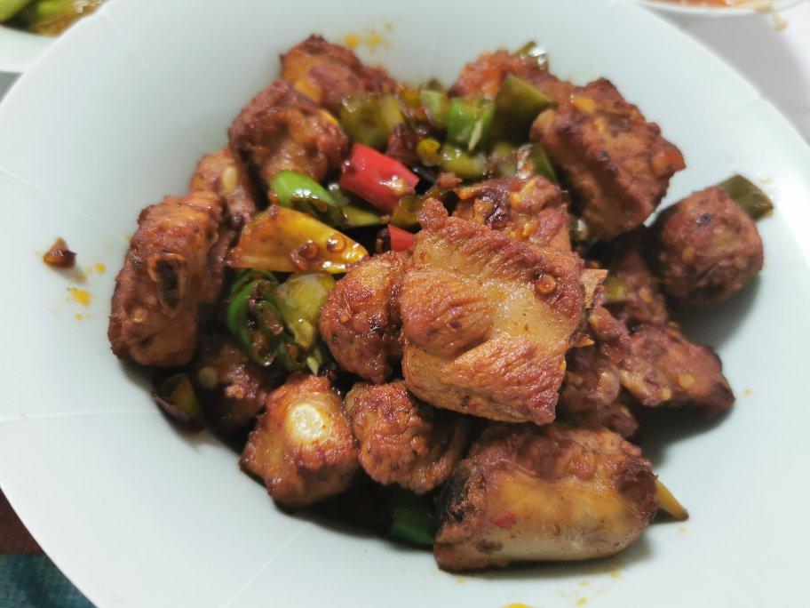 厨师长教你：自贡名菜“小煎排骨”的做法，色香味俱全