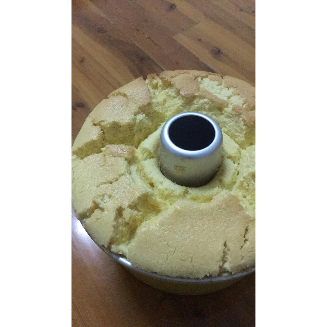 轻盈Q弹的戚风蛋糕（中空模）