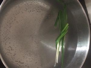 绿豆鸽子汤的做法 步骤2