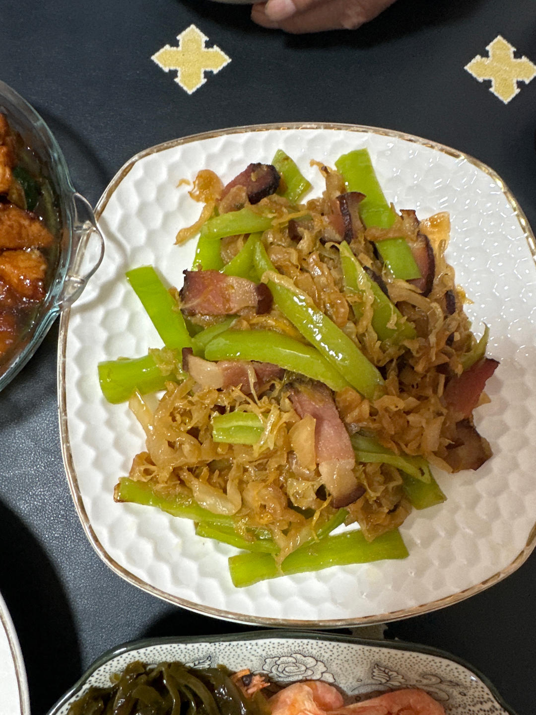 家常下饭菜之酸菜炒肉，加点樟树港辣椒，味道绝了
