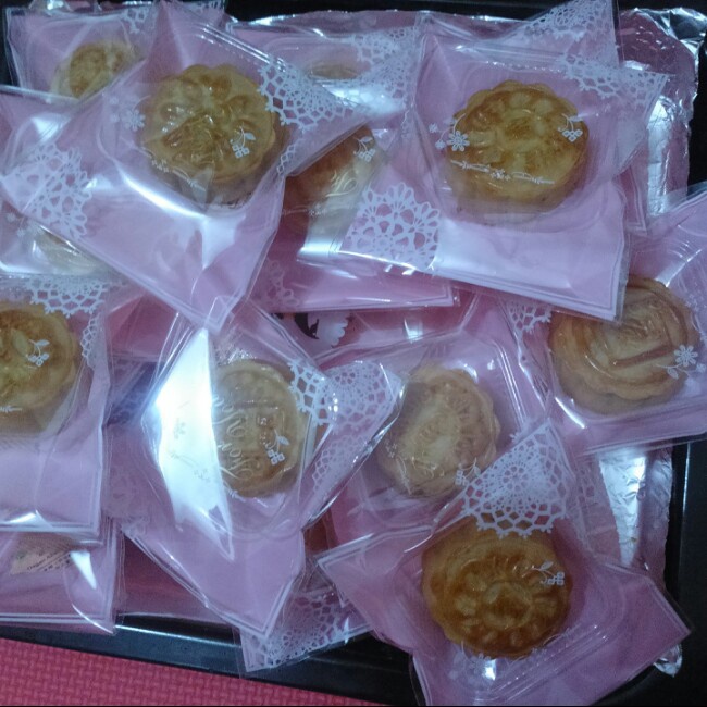 广式蛋黄莲蓉月饼