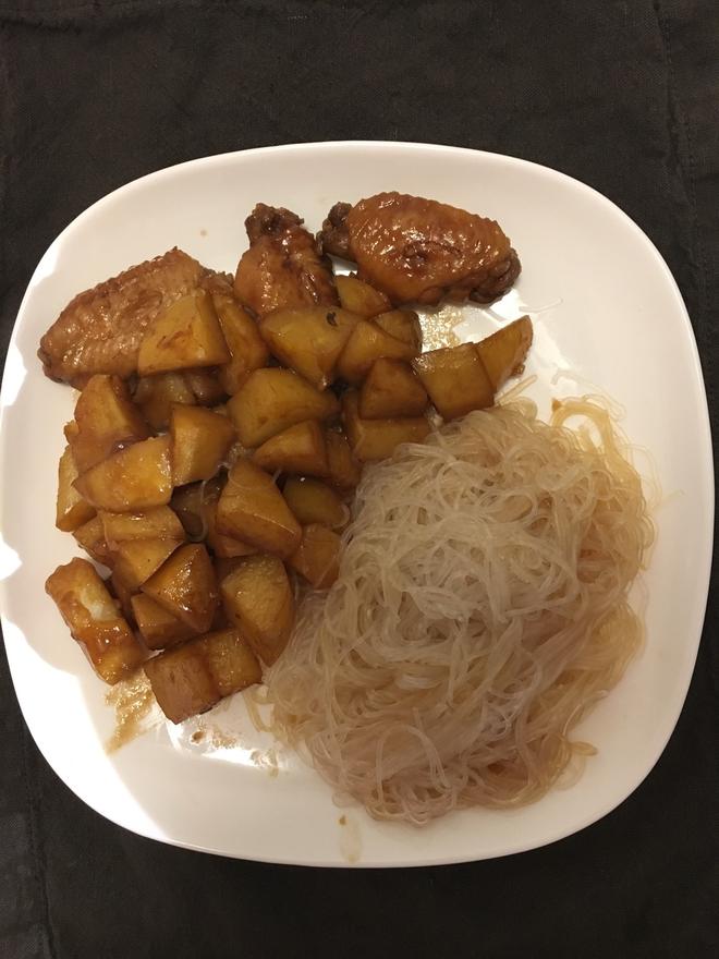 [电饭锅菜谱]可乐土豆鸡翅+粉丝的做法