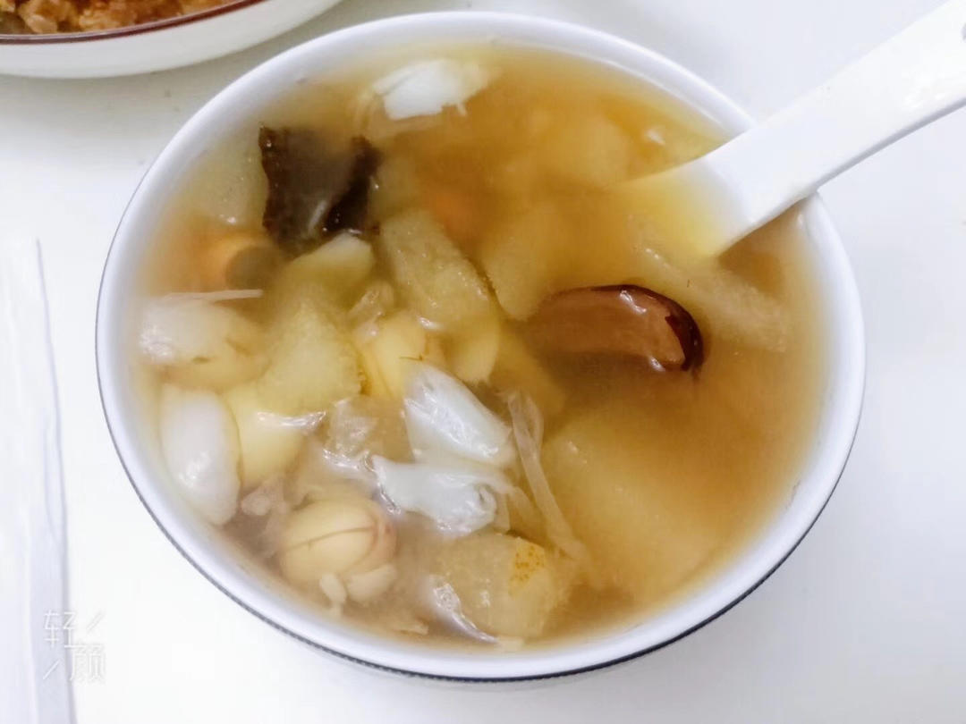 银耳冰糖炖雪梨|亲民版燕窝