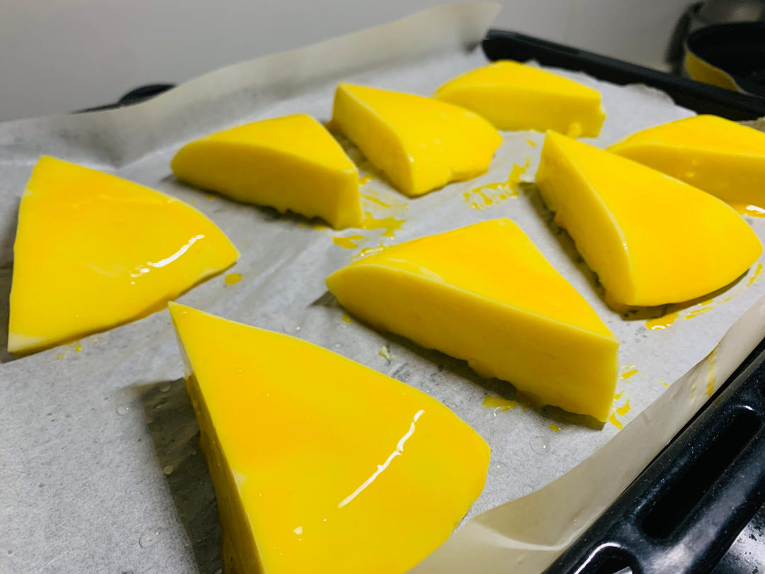 黄金烤牛奶