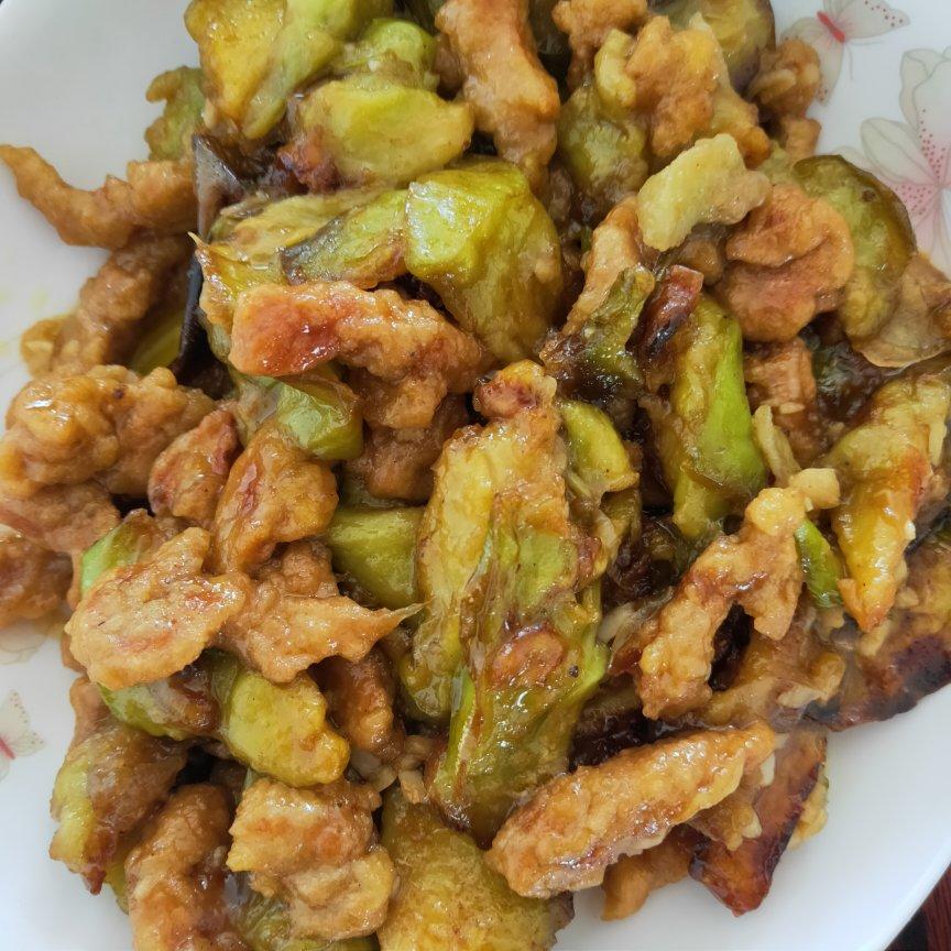 肉段烧茄子！东北菜的精髓：黢黑、稀neng、胶黏、齁咸、好吃