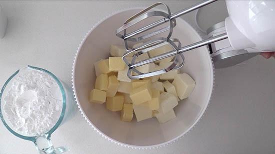 翻译几款常见的奶油霜（六）---奶油奶酪霜的做法