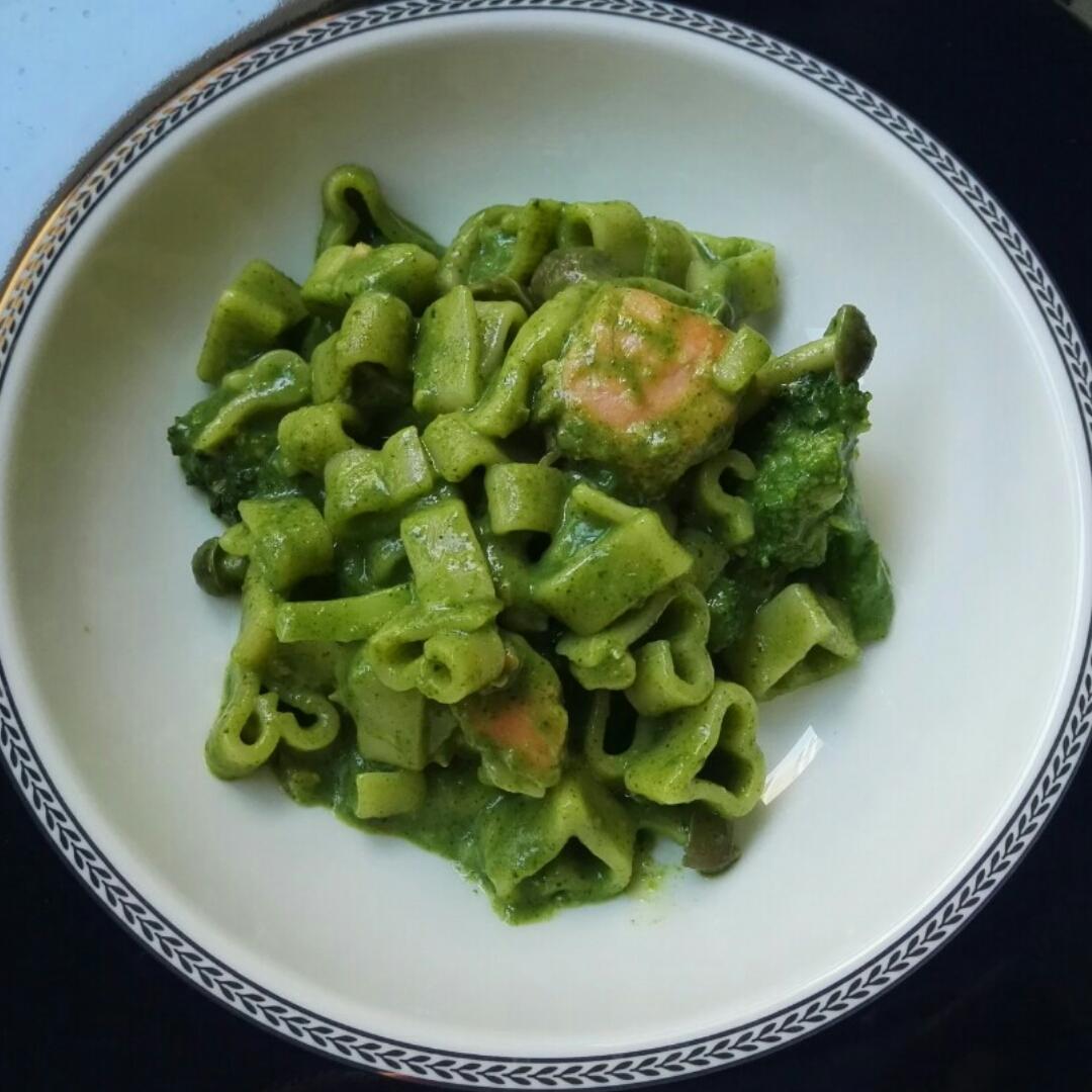 三文鱼菠菜蘑菇菜花奶油汁意大利面