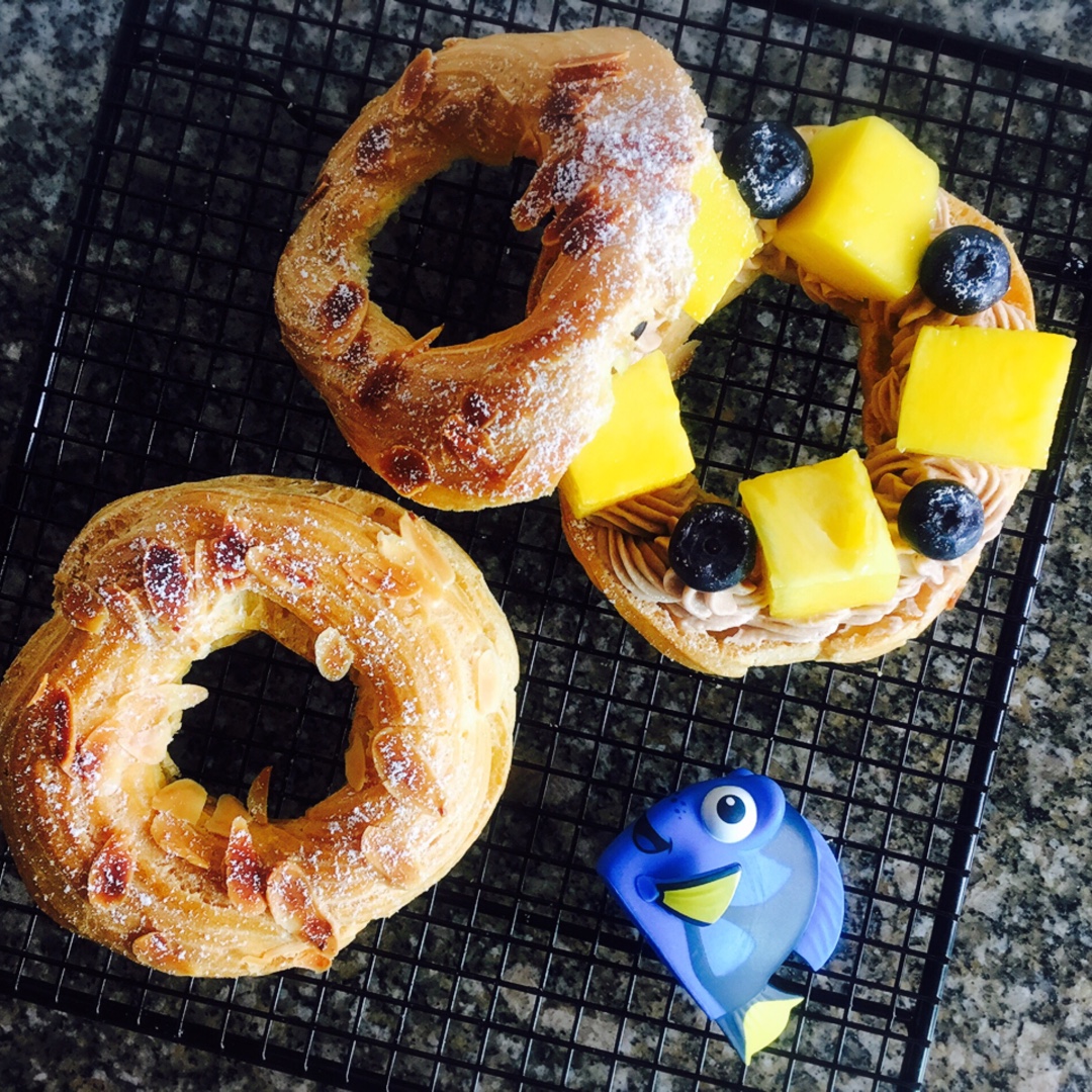 草莓巴黎-布雷斯特泡芙