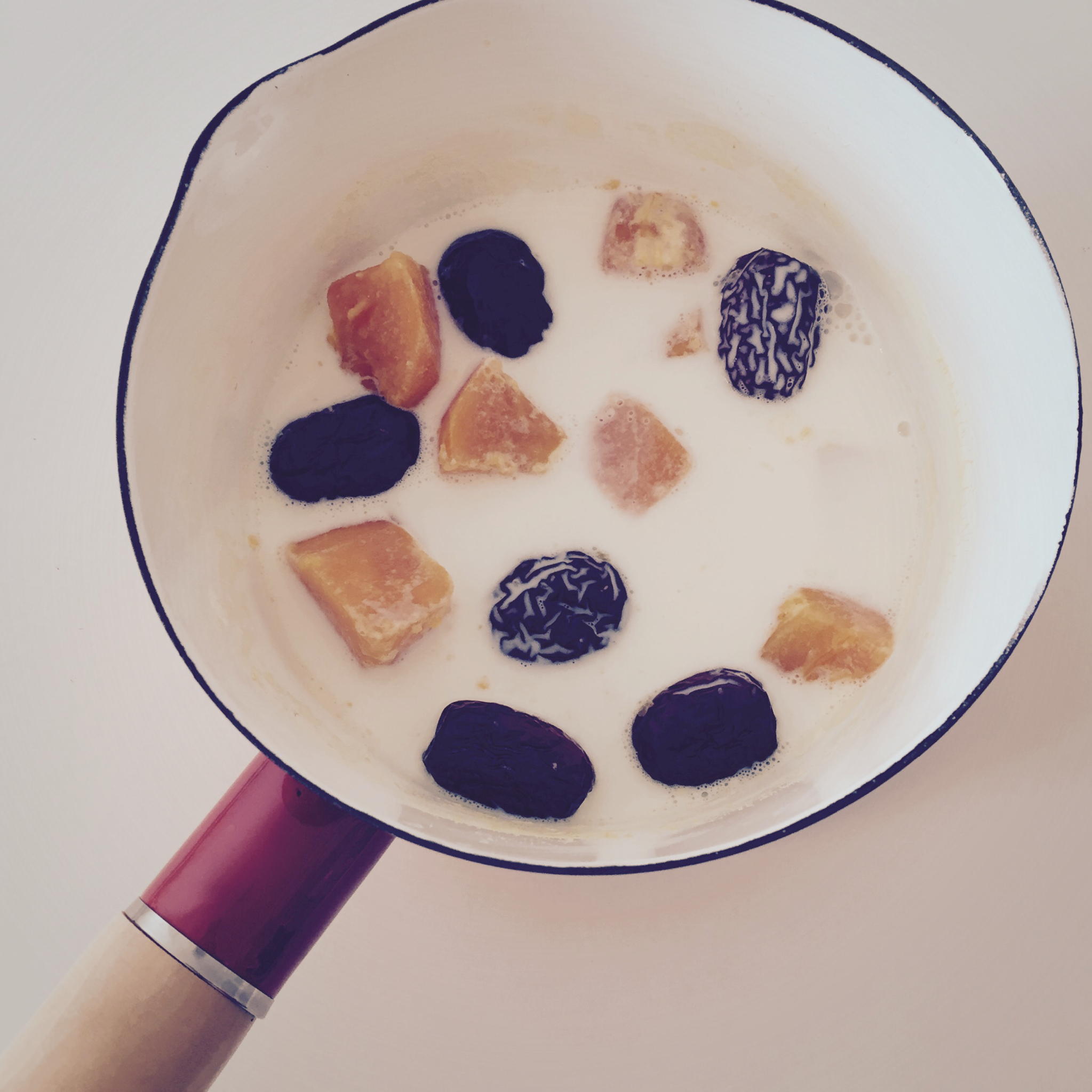 木瓜红枣炖鲜奶