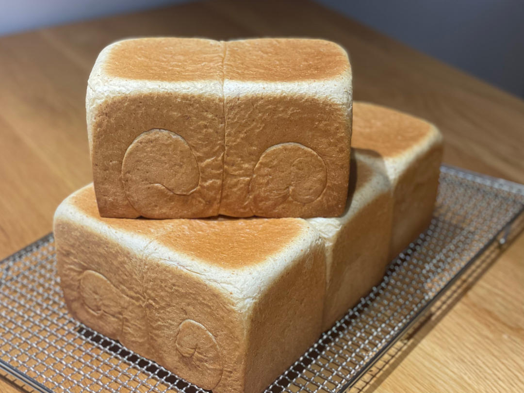 柔软的蜂蜜牛乳全麦吐司