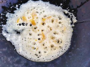 白玉菇西兰花烩虾仁的做法 步骤5