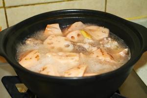 砂锅莲藕排骨汤的做法 步骤5