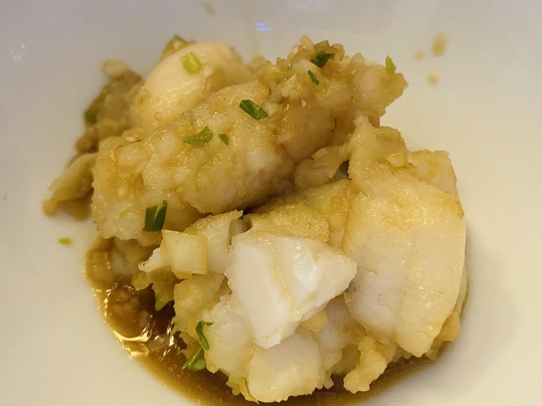 食肉兽的快乐！（生酮keto）低碳者都吃点啥-富含油脂却很清爽的葱油鸡腿！快手简单适合懒人！低碳生酮葱油鸡腿！万能百搭酱汁的再次利用！做法和酱汁适宜多种食材哦～