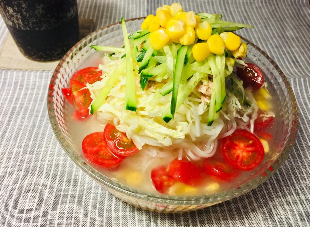 昨日的美食 夏日金枪鱼西瓜番茄凉面