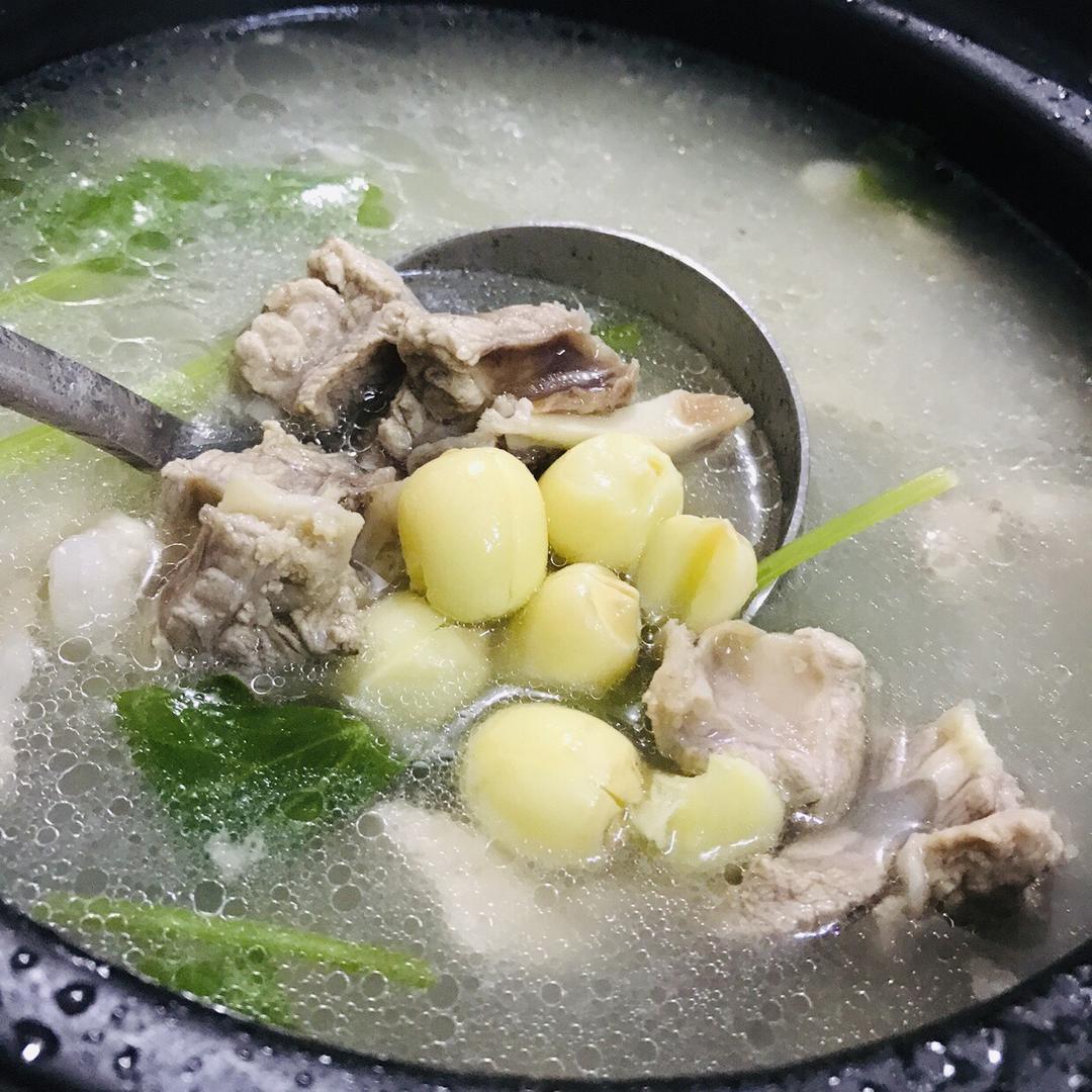 排骨莲子汤的做法