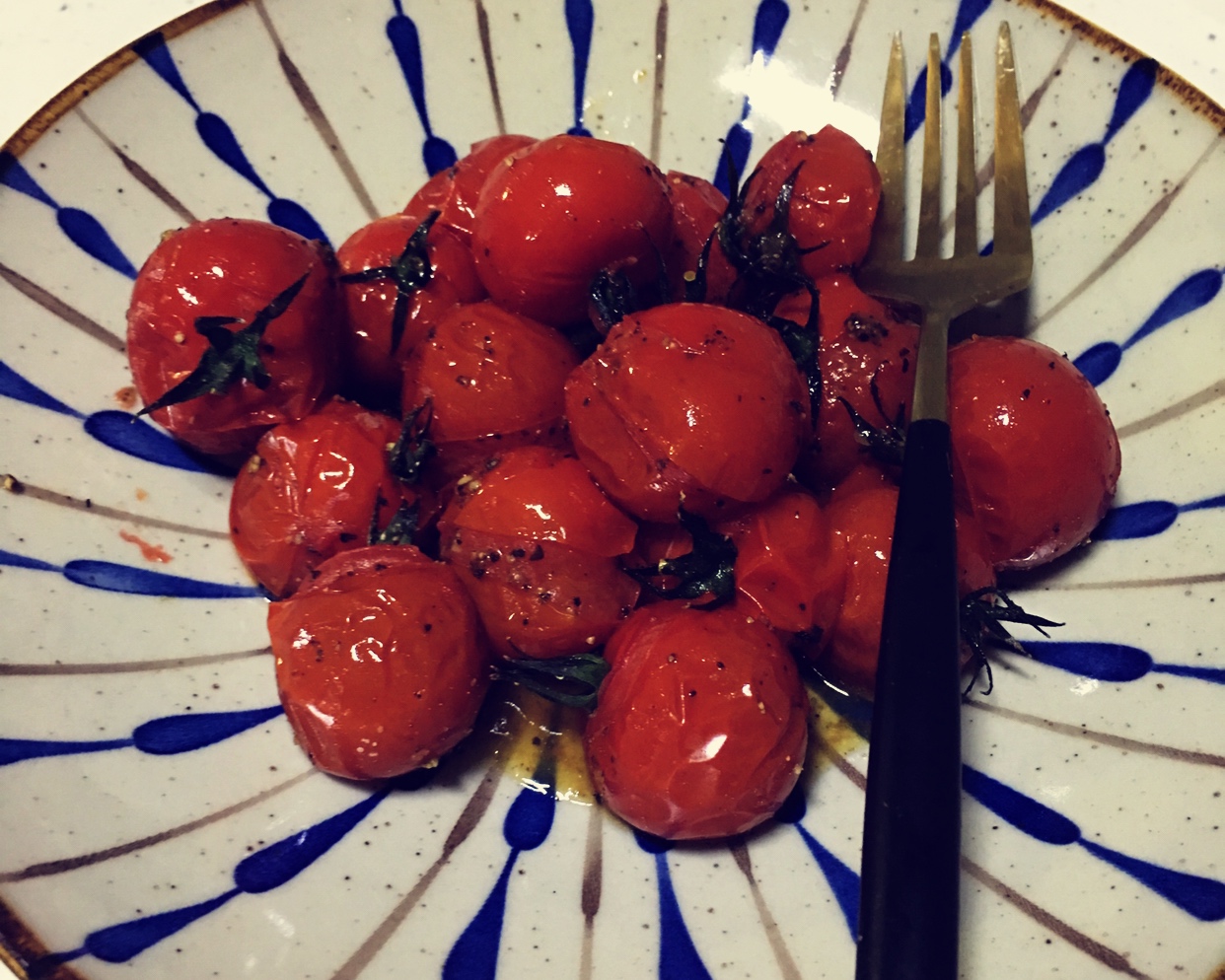 〖快手烤箱菜〗烤樱桃番茄的做法