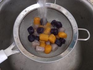 自制芋圆 😋芋圆烧仙草西米红豆水果捞，夏天与甜品绝配的做法 步骤11