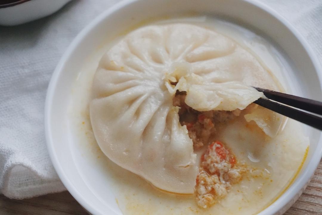 灌汤蟹黄小笼包