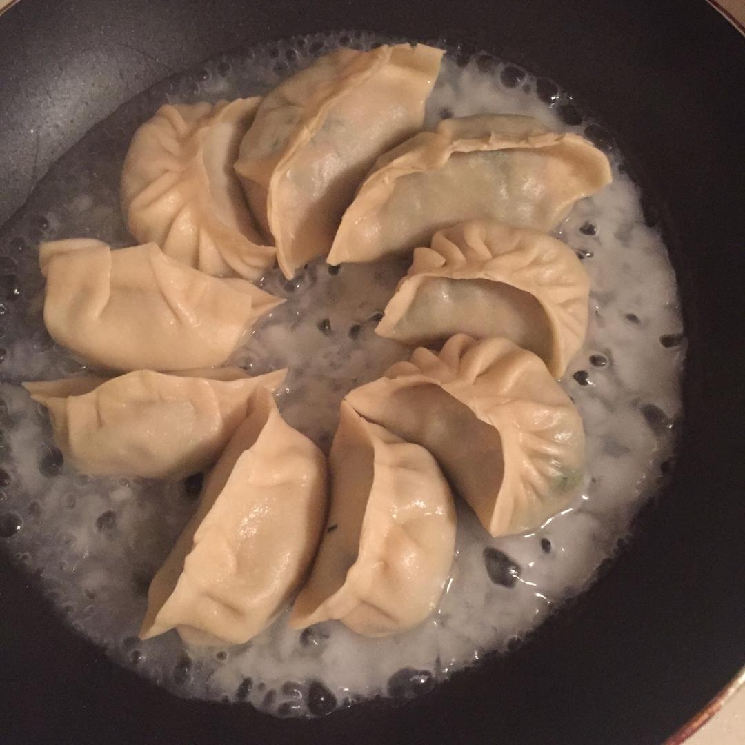 半烫面饺子皮（锅贴、蒸饺、烧卖、剩了还可以烙饼）