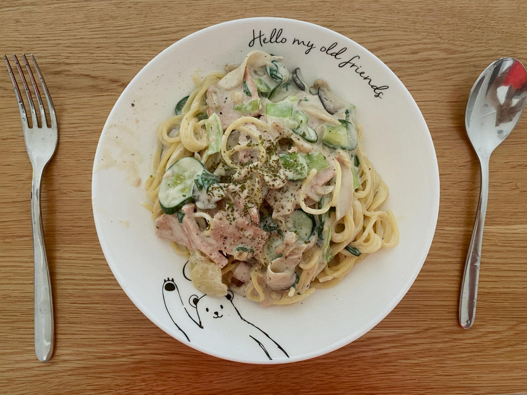 用牛奶代替奶油的                培根蘑菇意大利面🍝 Creamy bacon       mushroom fettuccine