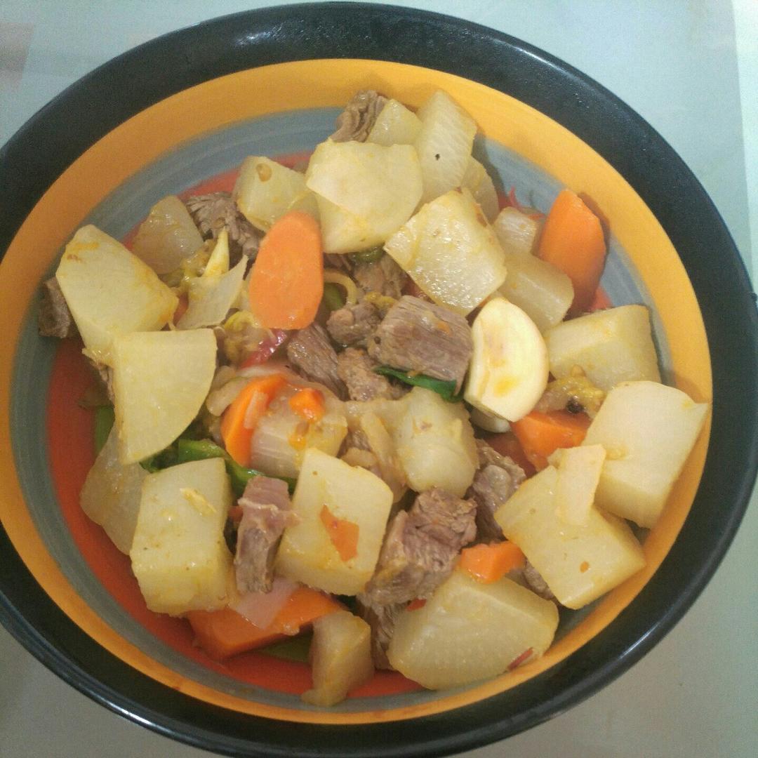 牛肉炖萝卜