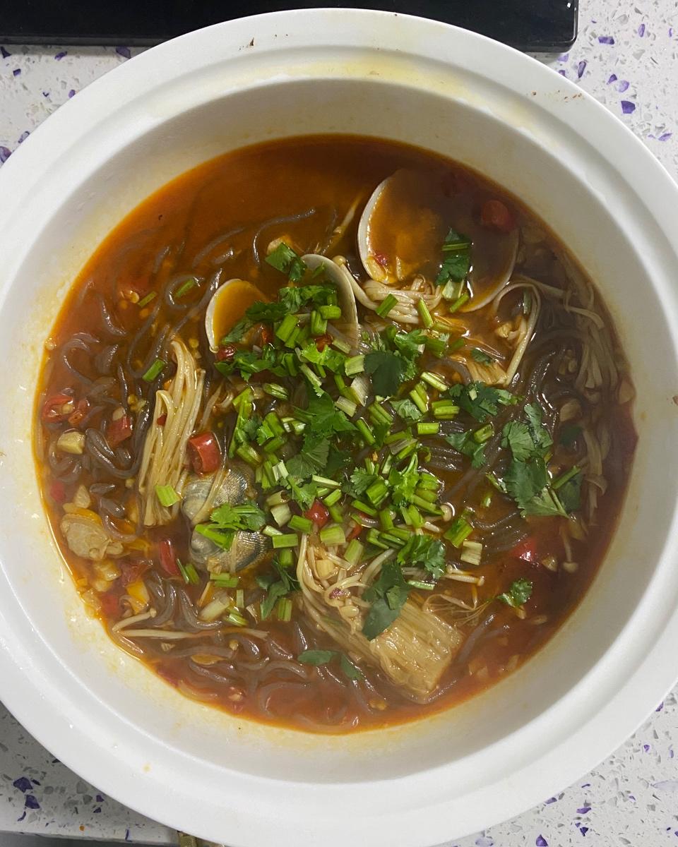 鲜到爆的花甲粉丝煲