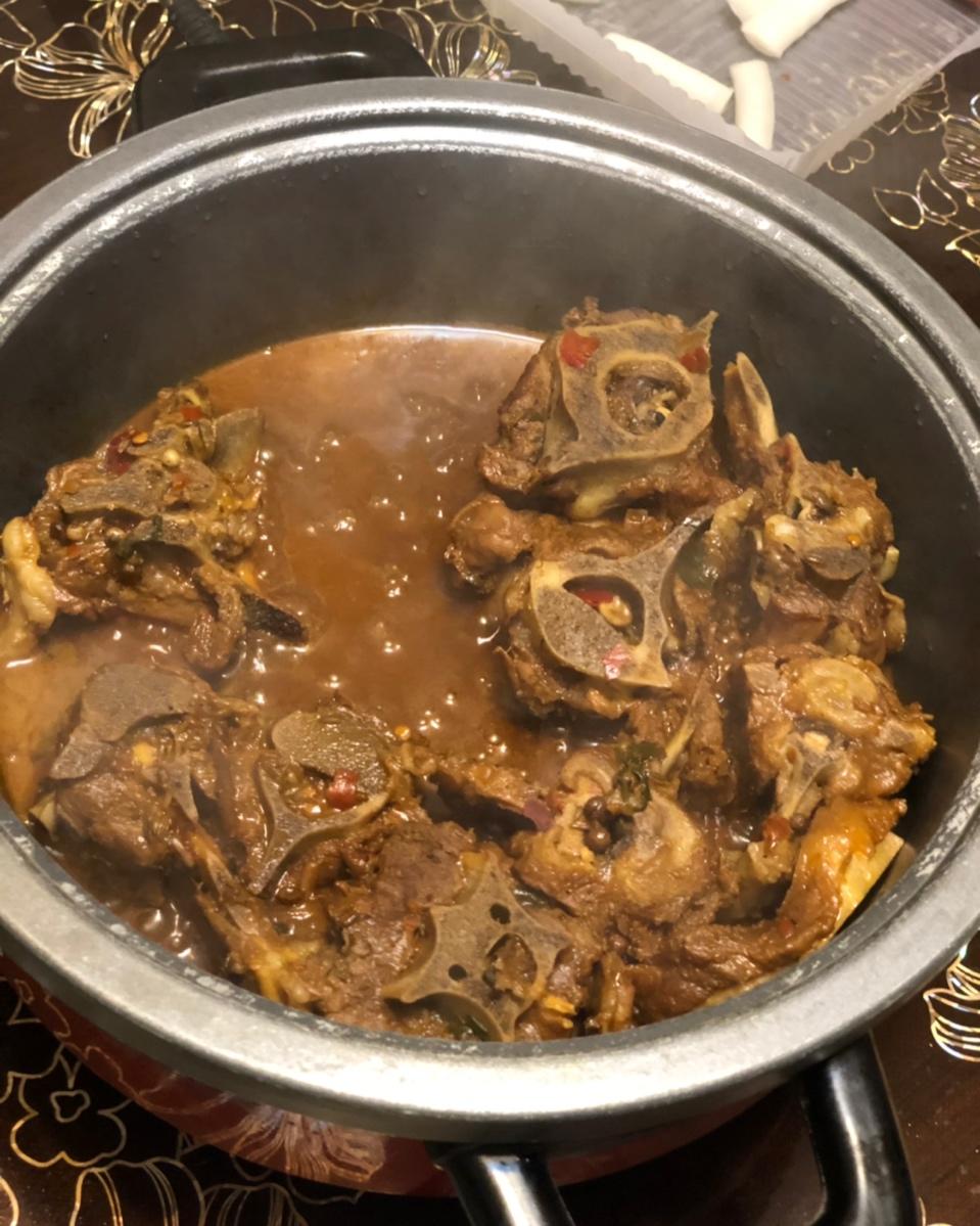 堂妈教你做红汤羊蝎子火锅